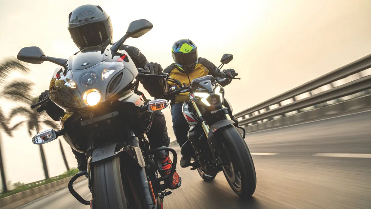 Bajaj Pulsar 220F 2025
